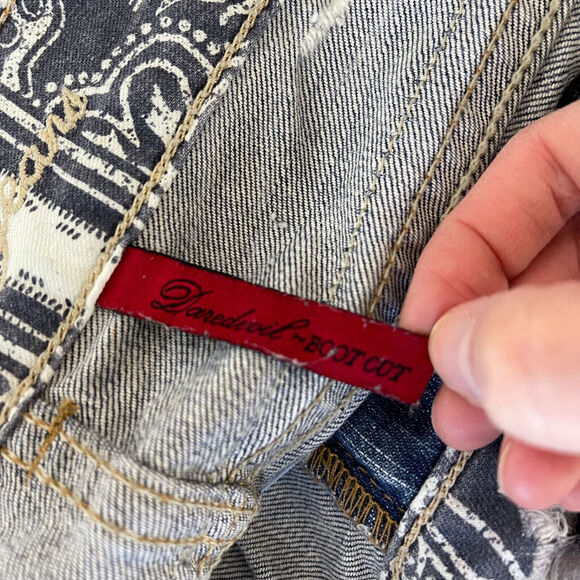 Guess Daredevil Bootcut Denim Jeans Cross Embellished Pockets Women's Sz 31 - Picture 5 of 12